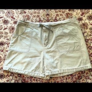 Old Navy Brand Khaki shorts Size 20. No rips or stains.